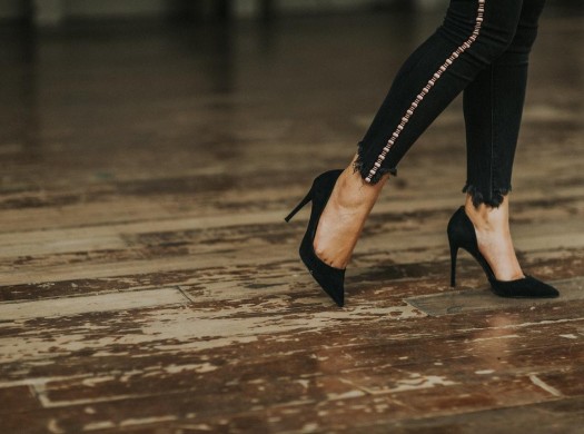 Purchase of goods at 6pm and delivery to Canada