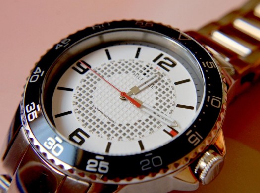 How to buy Tommy Hilfiger clothes and shoes