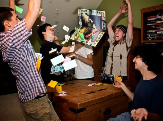 Игра всерьез: чем заняться с друзьями темным вечером