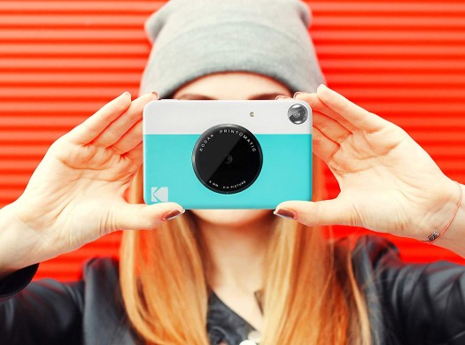 Как выгодно купить фотоаппарат моментальной печати