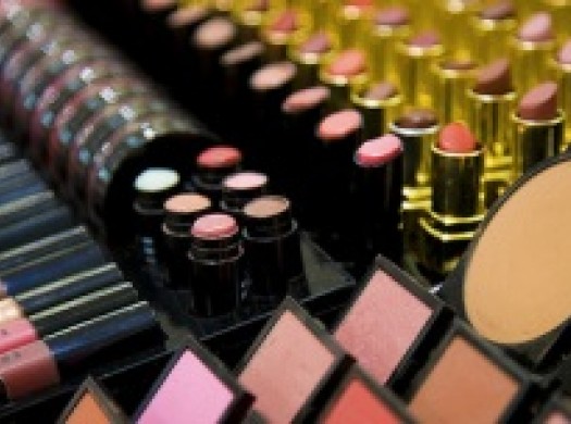 Скоро 8 марта. Выбираем косметику в подарок!