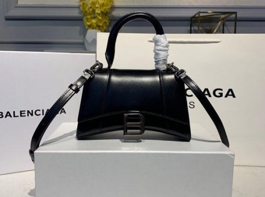 Сумка Баленсиага: модно, удобно, долговечно