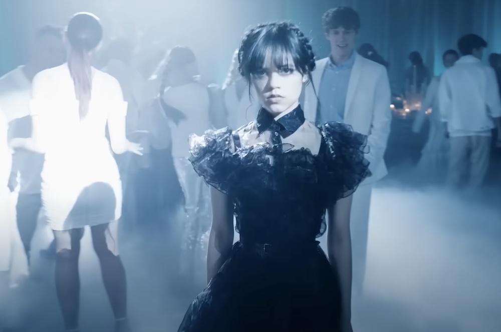 Как одевается Уэнсдей Аддамс: первый сезон - Блог Бандерольки, рис. 1 стиль уэнсдей аддамс 1 сезон